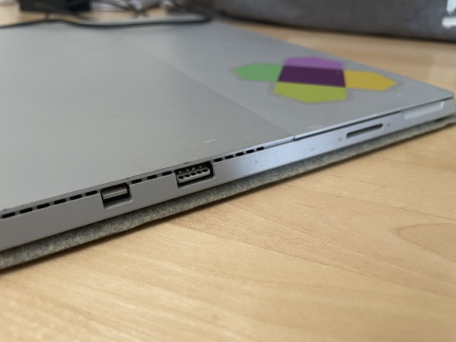 Microsoft Surface Book Pro 3, 256GB SAMSUNG SSD, Intel i5-4300U CPU, 8GB RAM