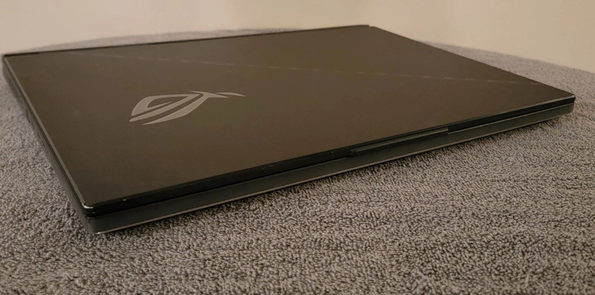 ASUS ROG Strix 18 G834JY-XS97 i9 13th Gen, RTX 4090, PARTS/REPAIR *** READ ***