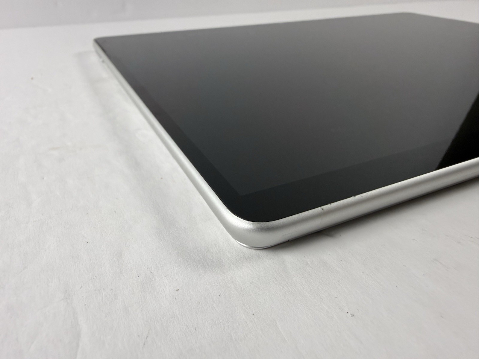 Microsoft Surface Pro 8 (1982) i5-1145G7 – 16GB RAM – 256GB 120Hz – Win 11 Pro