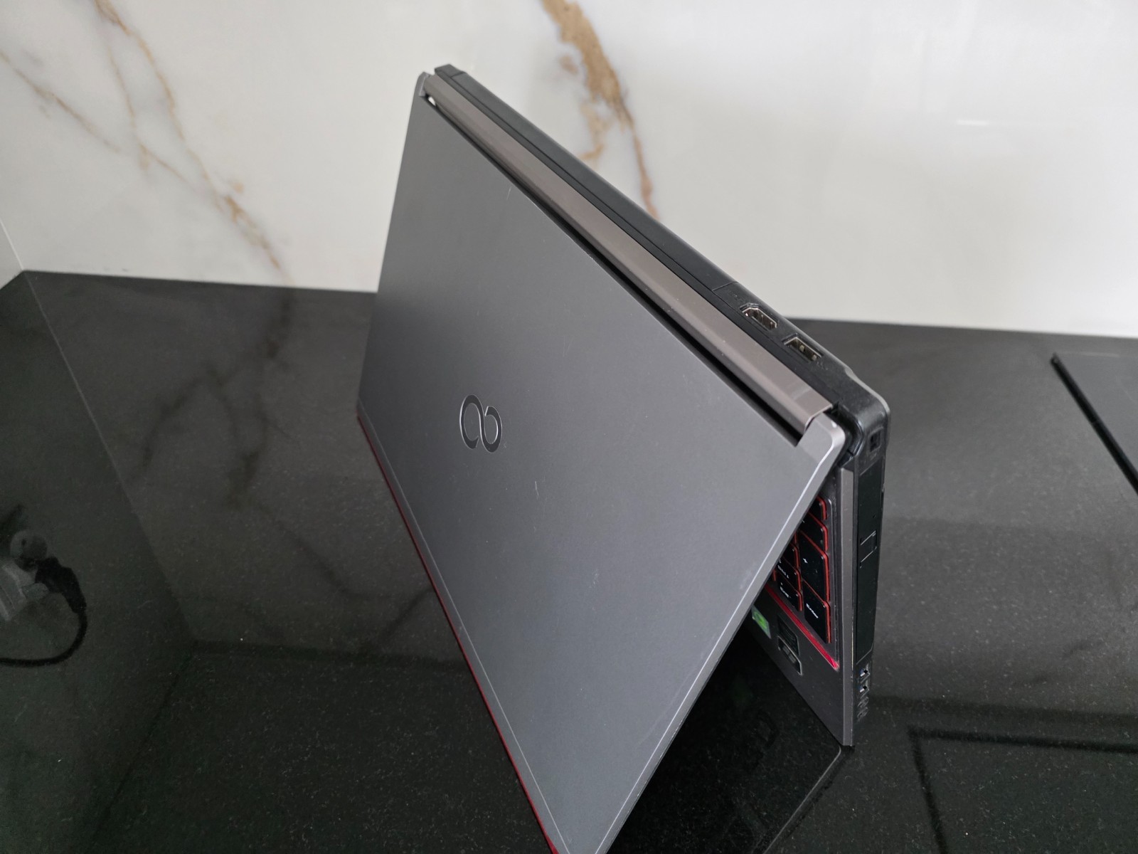 Laptop Fujitsu LifeBook e754 i5 8GB 320GB DVD-RW 15.6 inch Full HD Windows 10