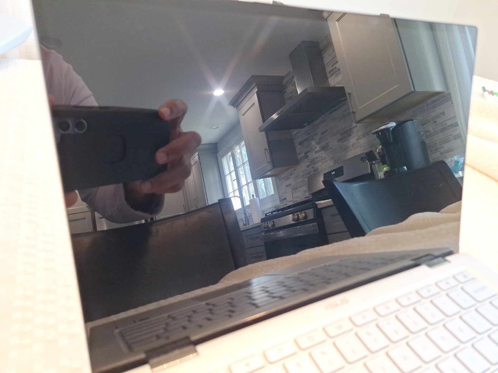 ASUS C434T CHROMEBOOK M3-8100Y @ 1.10 GHz,4GB RAM,2GB STORAGE,CHROME OS-(PARTS)