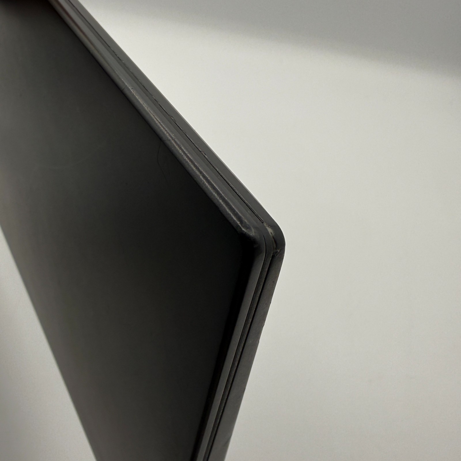 Lenovo ThinkPad T490s 14″ i7-8565U 16GB RAM 256GB SSD Win11 Pro See Pictures