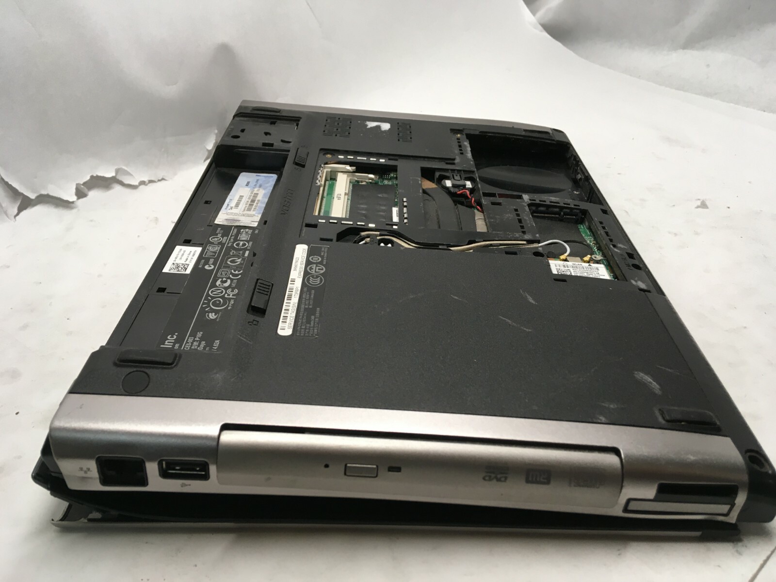Dell Vostro 3400 14″ Intel Core i5 Laptop For Parts Broken LCD Screen NO HDD JR