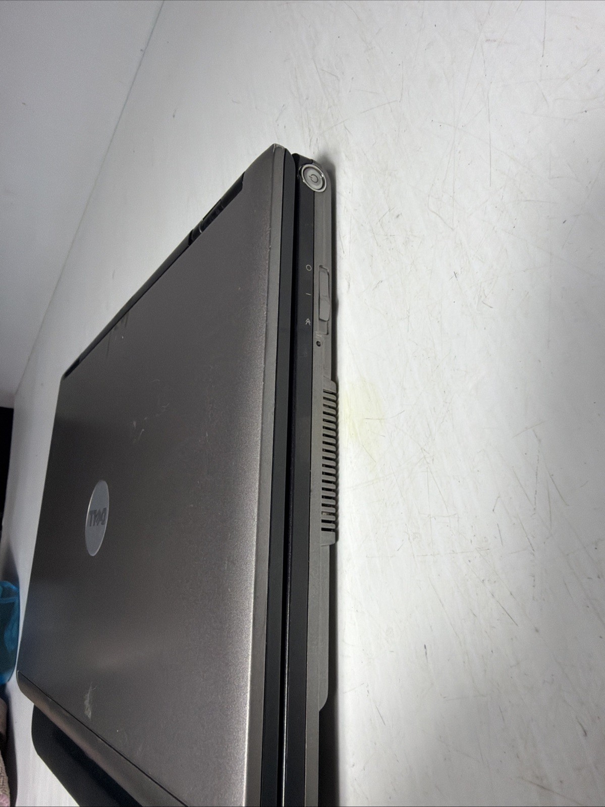 Dell Latitude D420 14″ Laptop Core Duo 2.5gb Ram No Drives Boots Bios