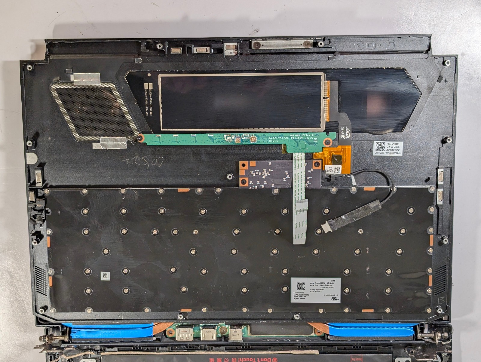 Acer Predator Triton 700 PT715-51 i7-7700HQ NO RAM NO HDD NO SSD NO OS; for part