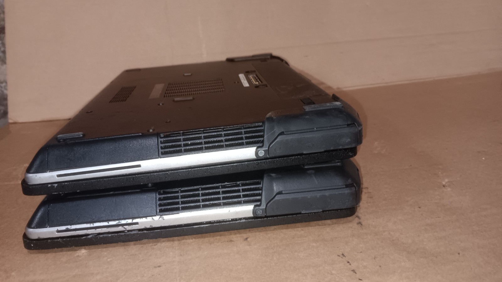 Lot of 2 Dell Latitude E6420 ATG 14″ Laptop Core i5 2540m @ 2.6GHz 14″ LCD Parts