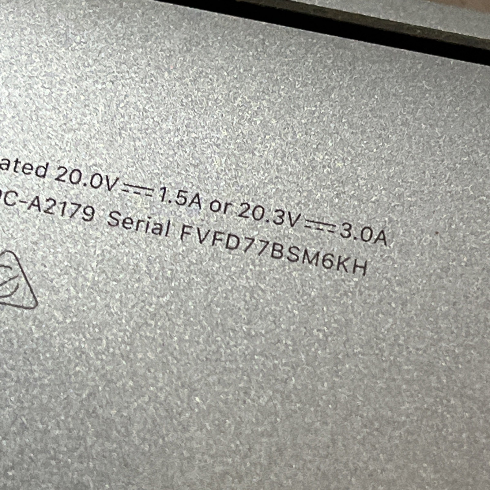 APPLE MACBOOK AIR 13″ SCISSOR, 2020 CORE I3-1000NG4 1.1GHZ 256SSD .