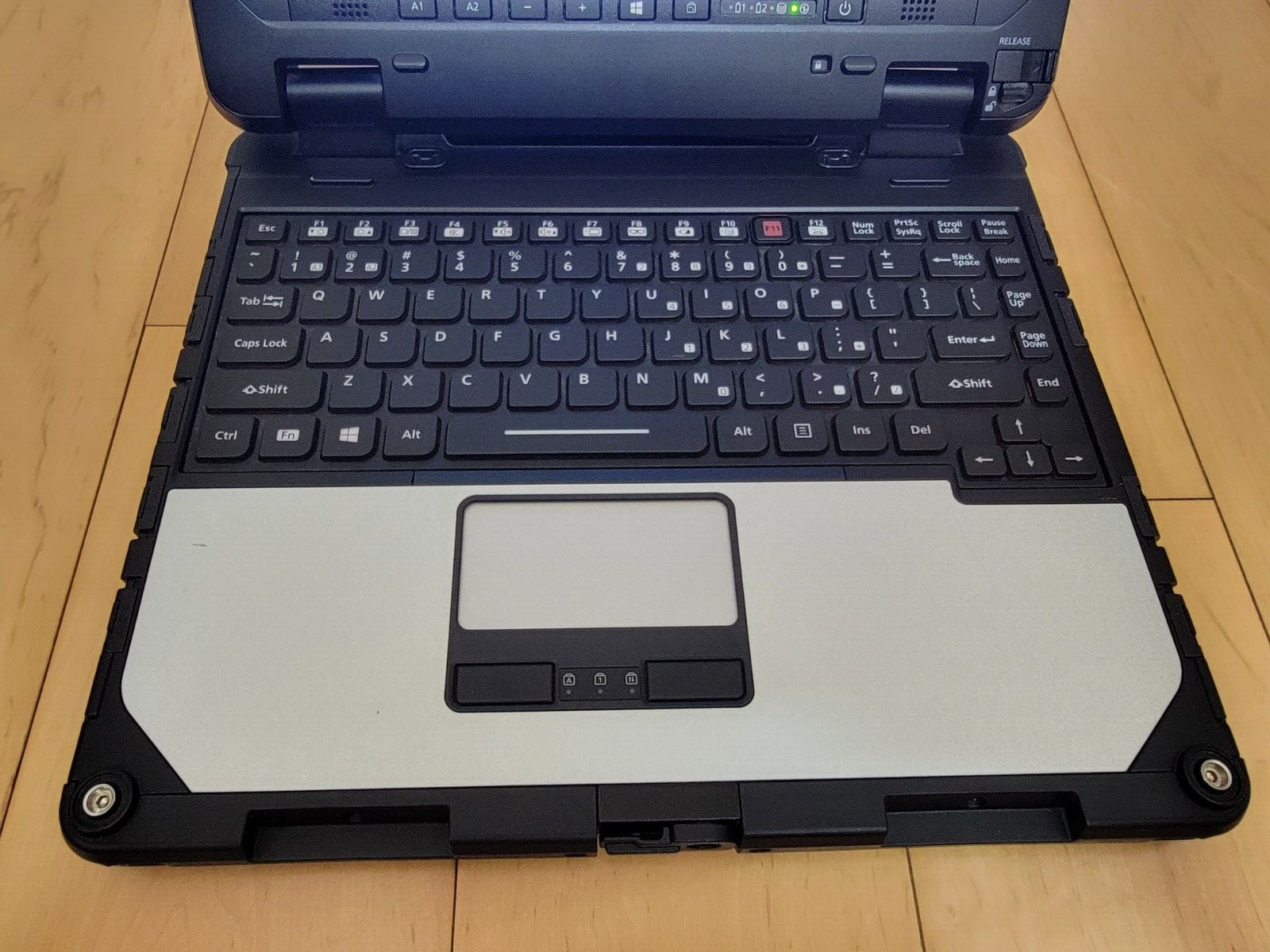 Panasonic Toughbook CF-33 12″ i5-7300U 16GB 1TB SSD W10 Pro Touch 2-in-1 LTE