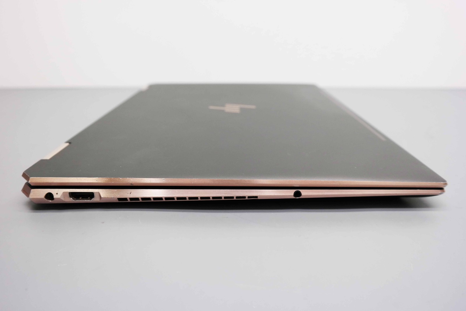 HP Spectre x360 15-DF1043DX 15.6″ Core i7-10510U 16GB 1TBSSD MX250