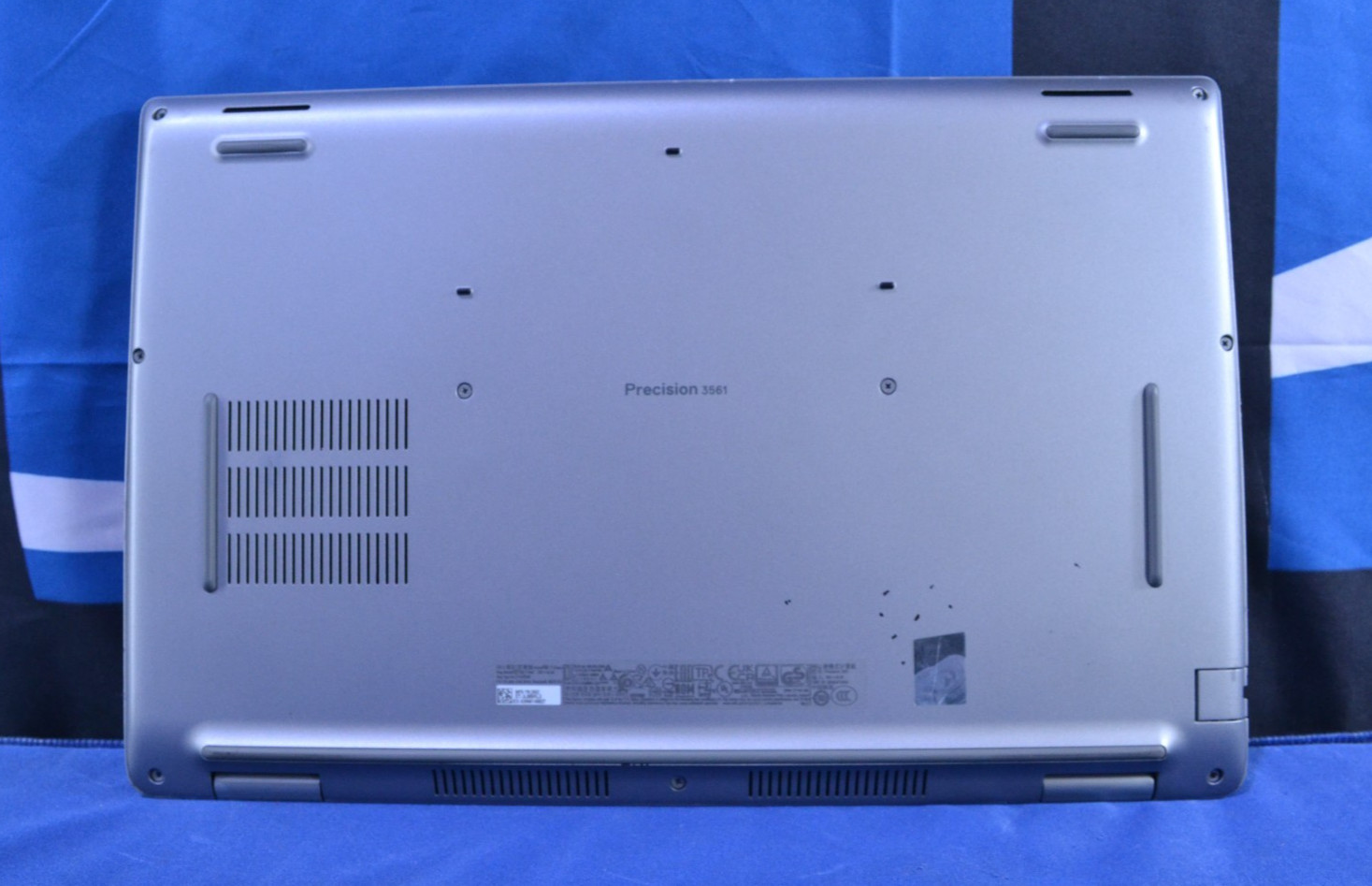 Dell Precision 3561 i7-11850H/ NVIDIA T1200/ 16GB/ 512GB/ Win 11 (J060102)