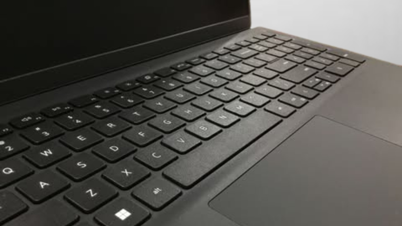 Dell Inspiron 15 Windows 11 (Contains laptop case & charger) *New & Untouched