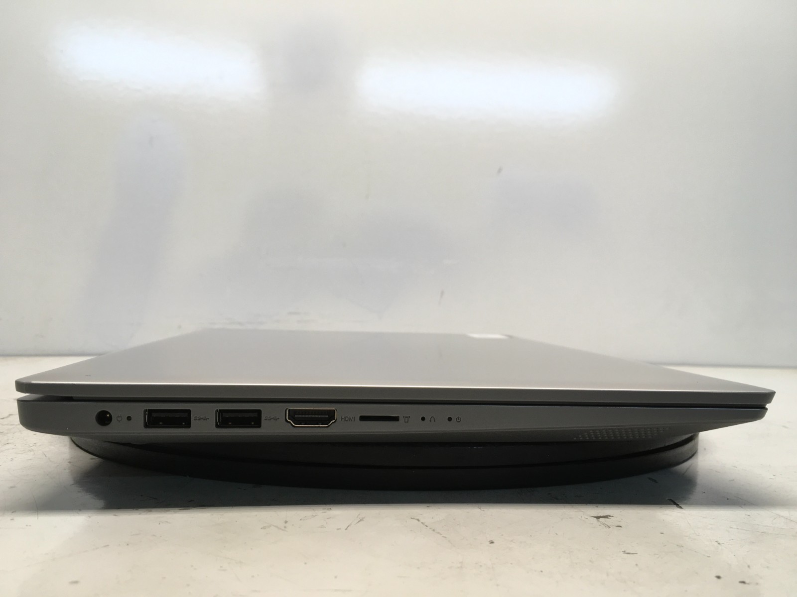 Lenovo IdeaPad Slim 1-14AST-05 AMD A6-9220E 1.6GHz 4 GB 64GB eMMC