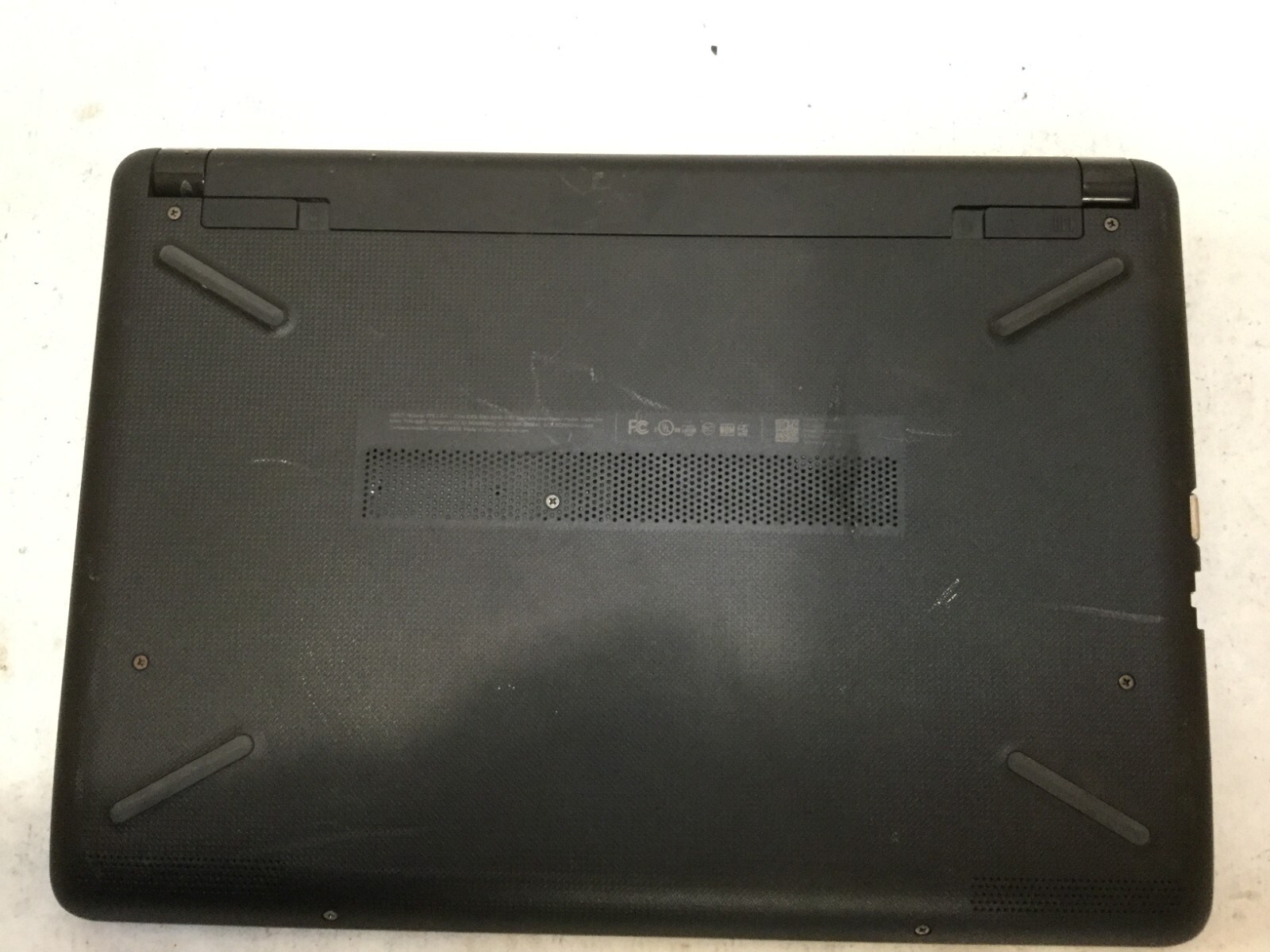 HP 14-bw012nr / AMD E2-9000e R2 4 CC. (2C+2G) @ 1.50GHz / (MISSING PARTS!) -MR