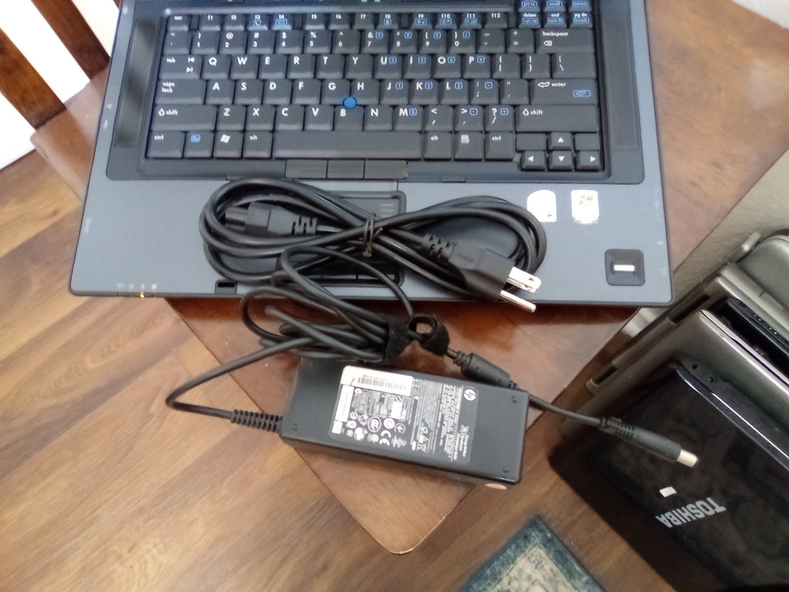 HP Compaq nc8430 [Linux] [Intel T2600] [4 GB DDR2] [120 GB SSD] [DVD Drive]