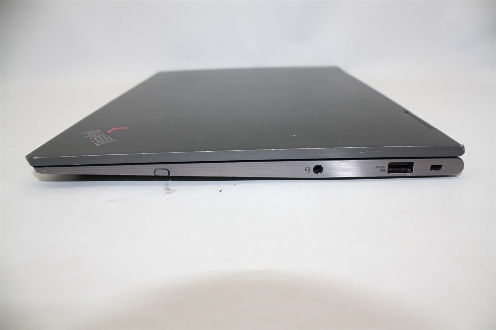 14″Lenovo ThinkPad X1 Gen 6 i5-1135G7 2.40GHz RAM 8GB NVMe 256GB/Screen issue