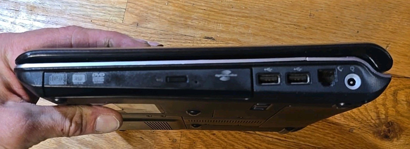 HP Pavilion dv2615nr 14″ AMD Turion 64 X2 1GB RAM Windows 10 WiFi w/ Charger