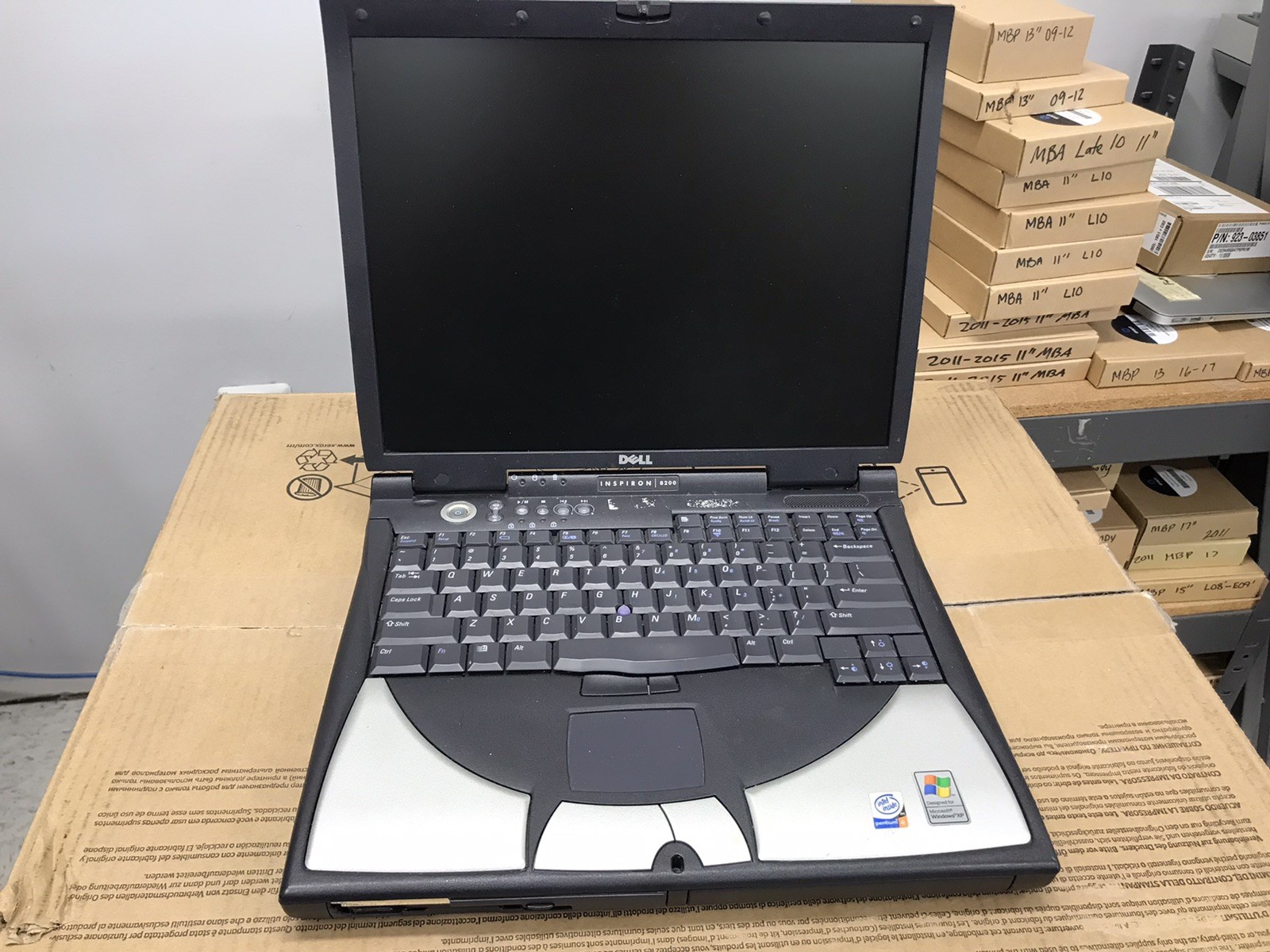 Dell Inspiron 8200 PP01X Intel Pentium 4 Laptop UNTESTED