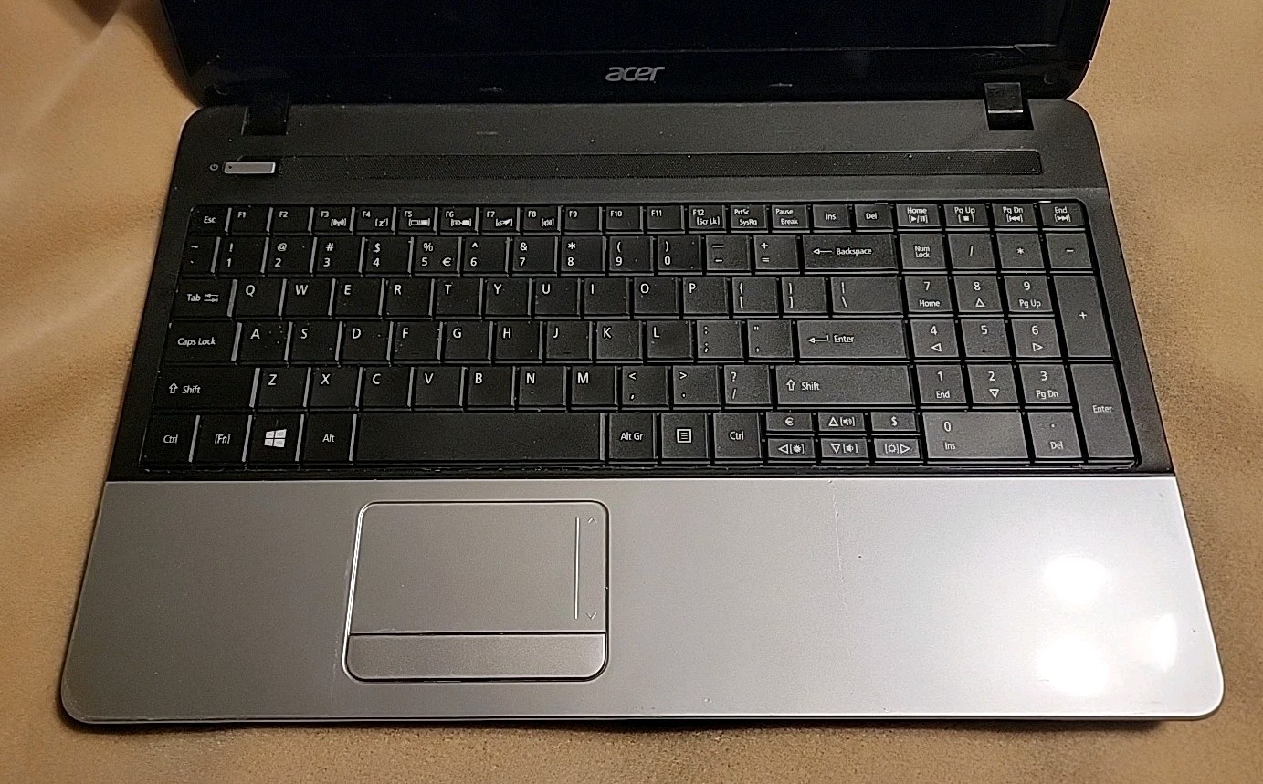 Acer Aspire Laptop 15.6″ B960 Processor 4GB/500GB DDR4 Black E1-531-4694