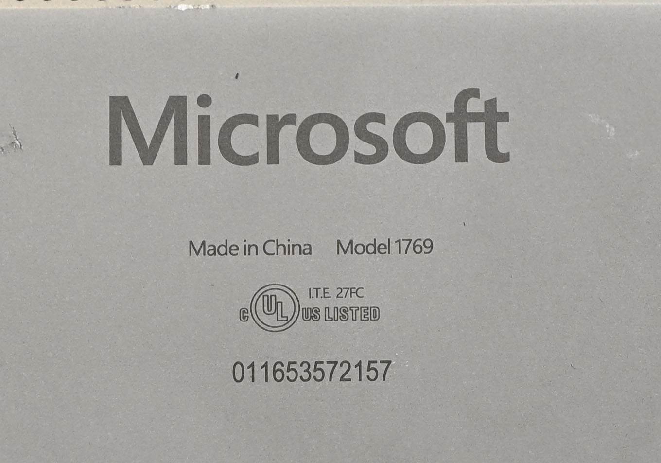 Microsoft Surface Laptop 1769 i5-7200u 2.5GHz 8GB RAM 256GB SSD