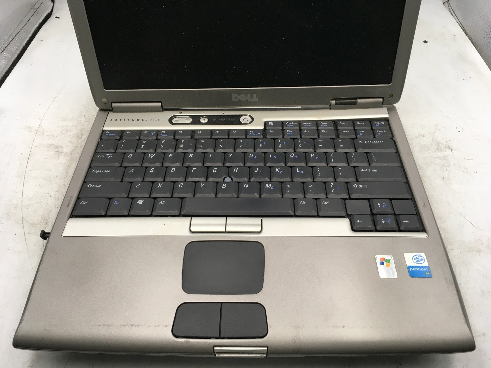 DELL LATITUDE D600 – FOR PARTS/REPAIR – INTEL PENTIUM M – NO RAM – READ DESC -BB
