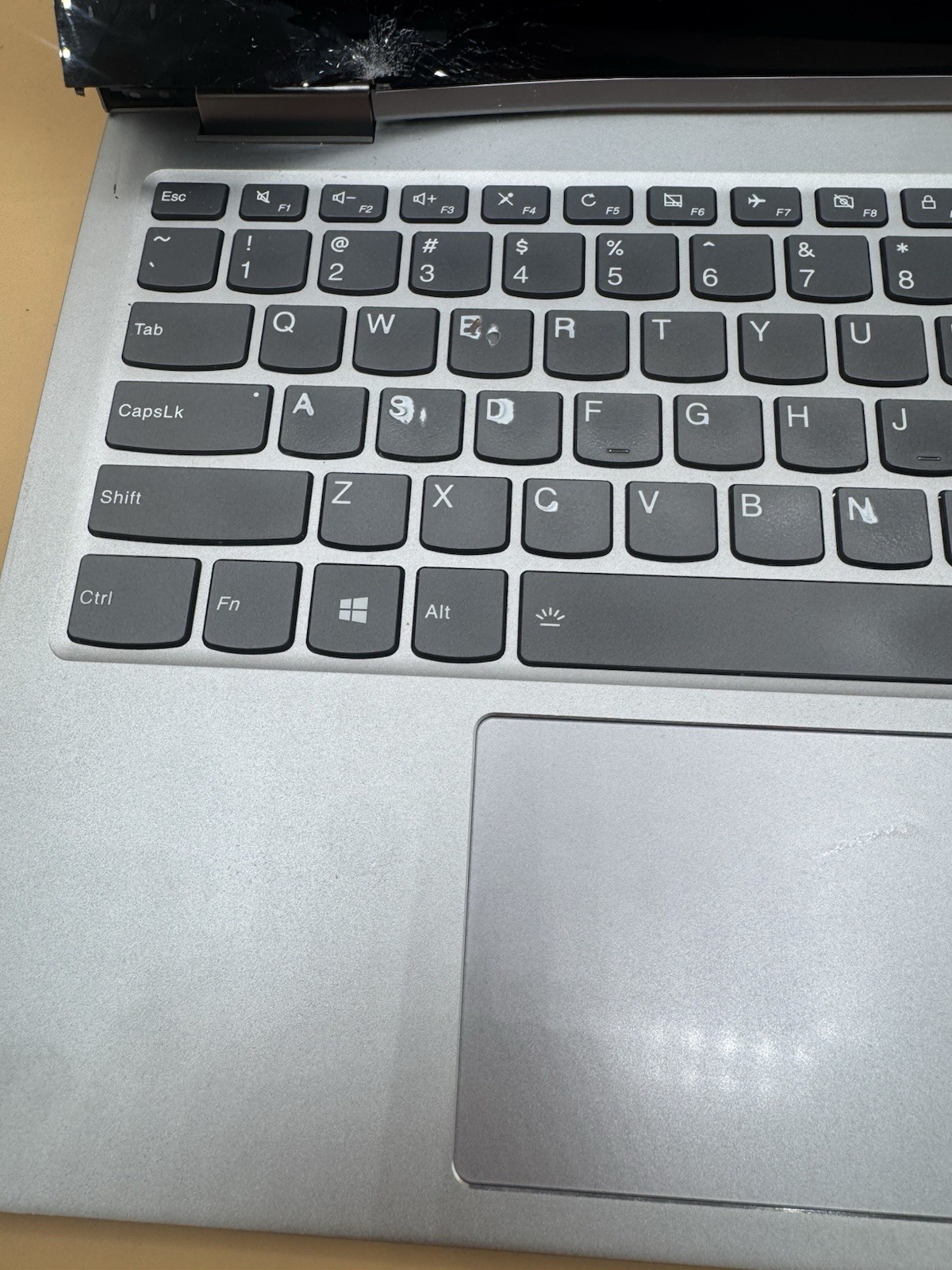Broken Lenovo Yoga 730-13IKB 13.3″ i5-8250U 8GB RAM 256GB SSD