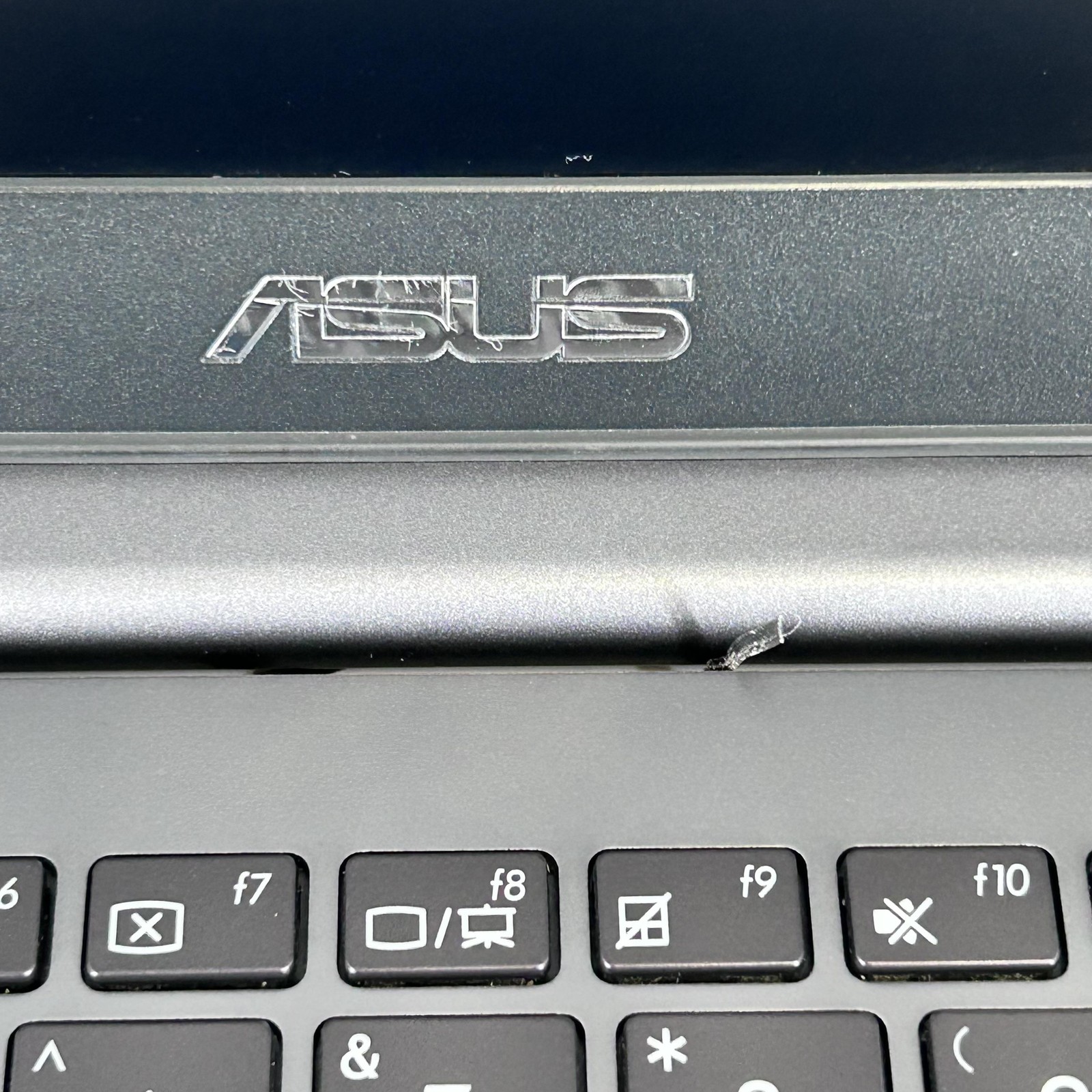 ASUS ZenBook UX430U 14″ FHD i7-8550U 1.80GHz 16GB 512GB SSD MX150 – Bad Battery