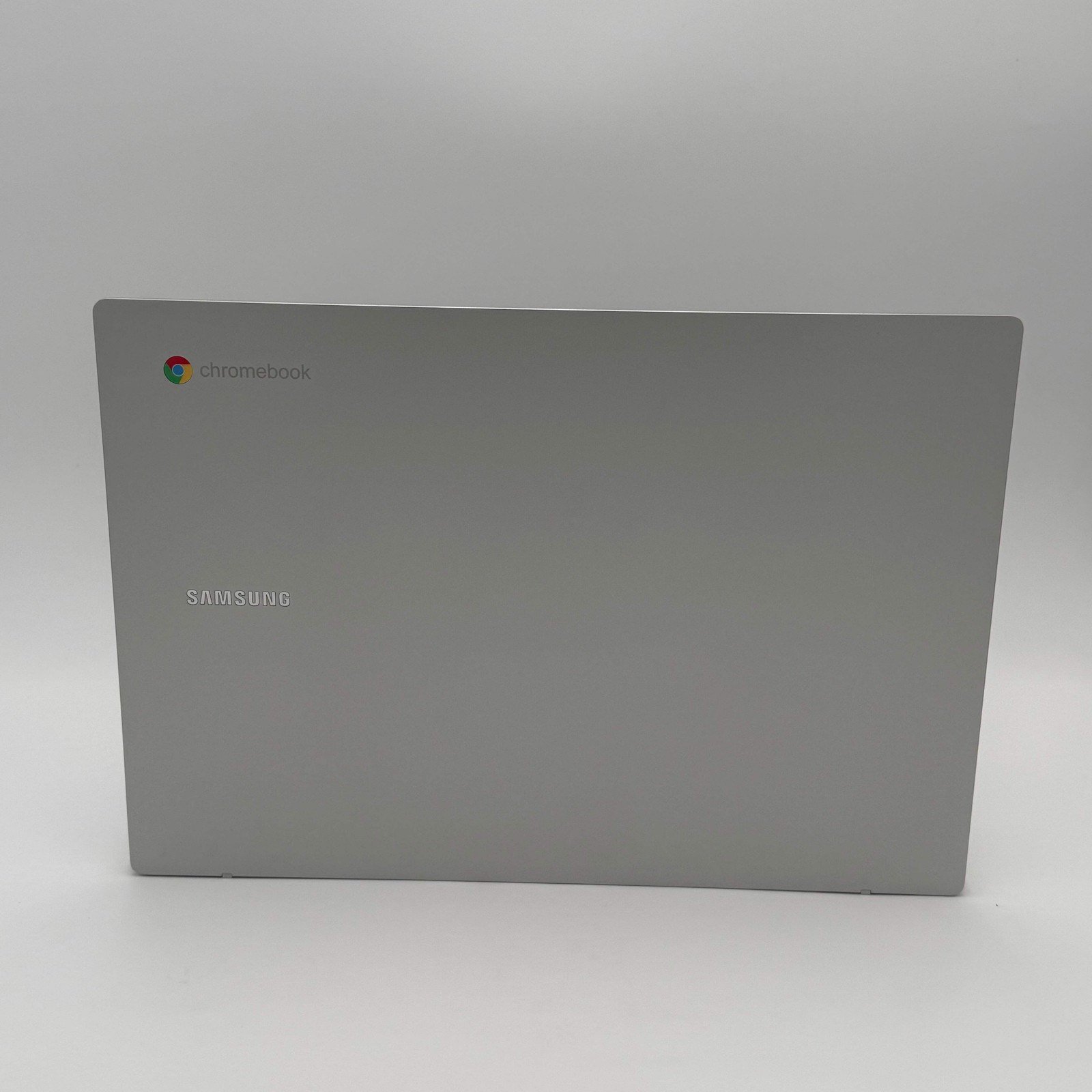 Samsung Chromebook XE345XDA 14″ Intel Celeron 4GB RAM 32GB Silver + Charger – Go