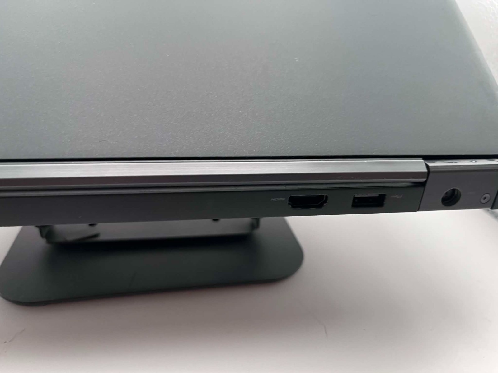 Dell Latitude |Linux Zorin |i5-5300U| 8GB|256GB SSD|Backlit Keys| 1 YR WARRANTY