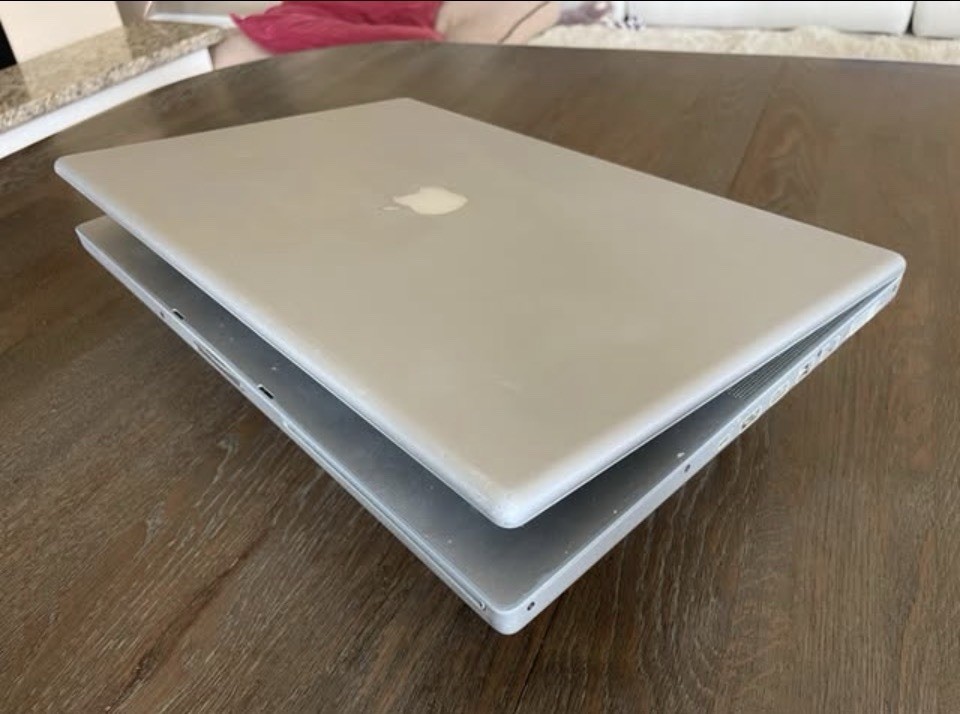 💻🔥 X2 Vintage 17” Silver MacBook Pro (2008) – Rare Large Screen Bundle 🔥💻