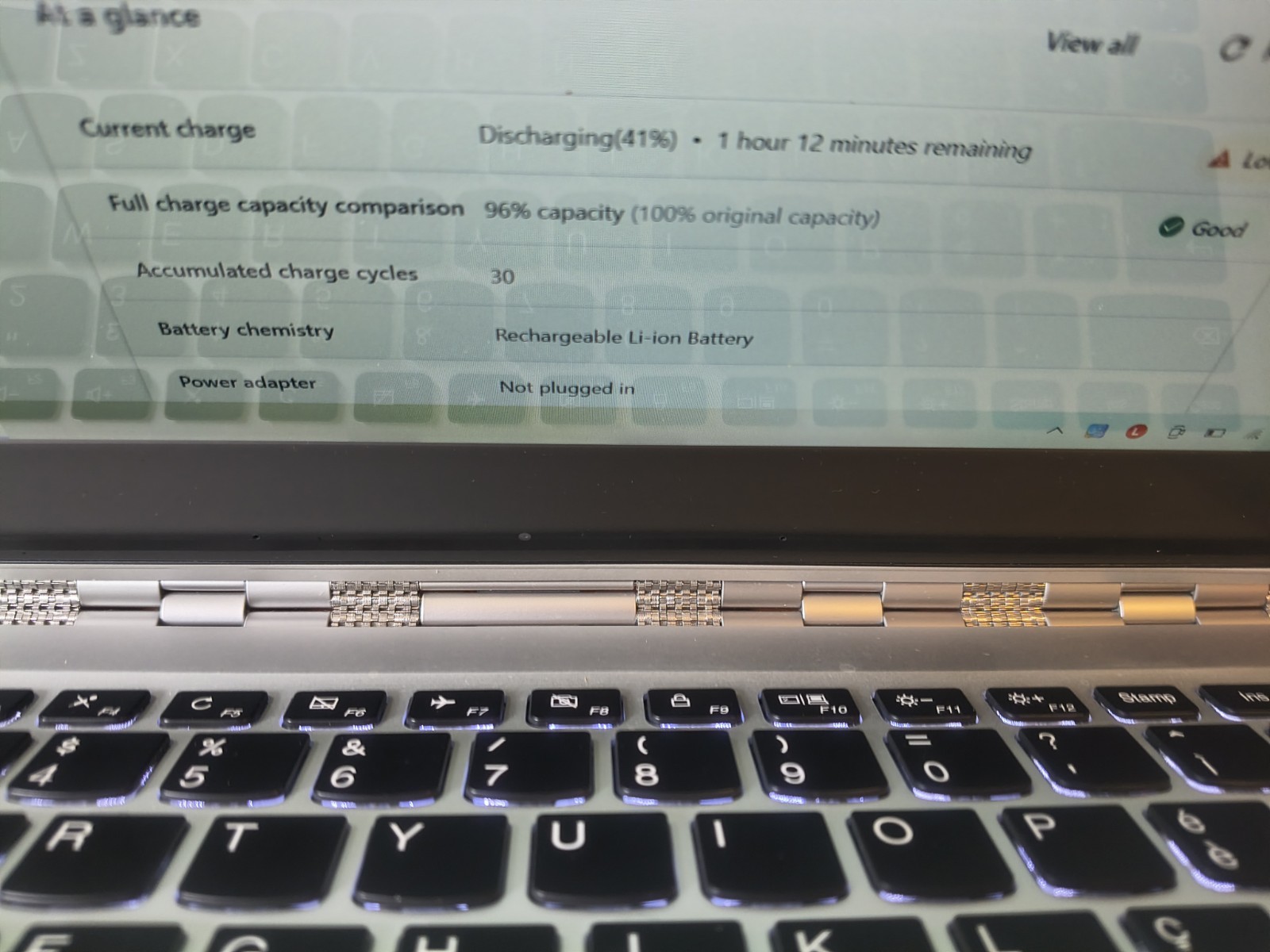 Yoga 910 convertible i7 7th 512G with 30 cycle count upto 15 hrs & No scratches