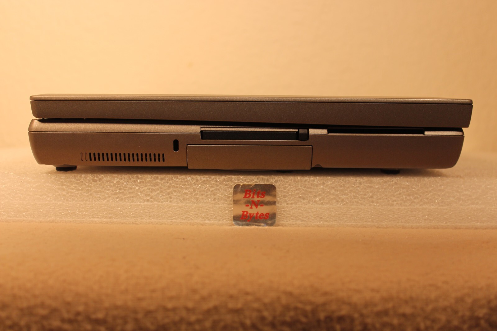 Dell D810 (1.86GHz/2.0GB/60GB/CDRW-DVD) WXGA Windows XP PRO, SERIAL Port