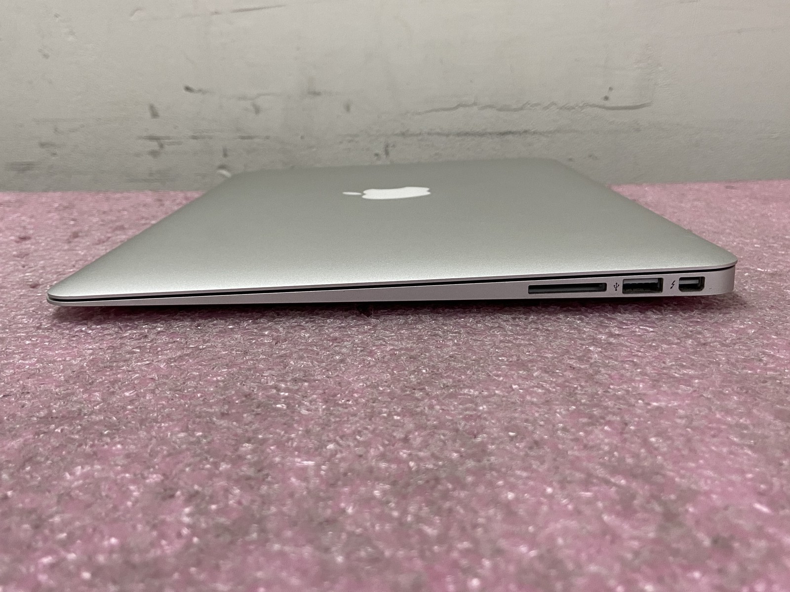 Apple MacBook Air 2017 A1466 13.3″ i5-5350U 8GB RAM 128GB SSD *Read* – CLP42A
