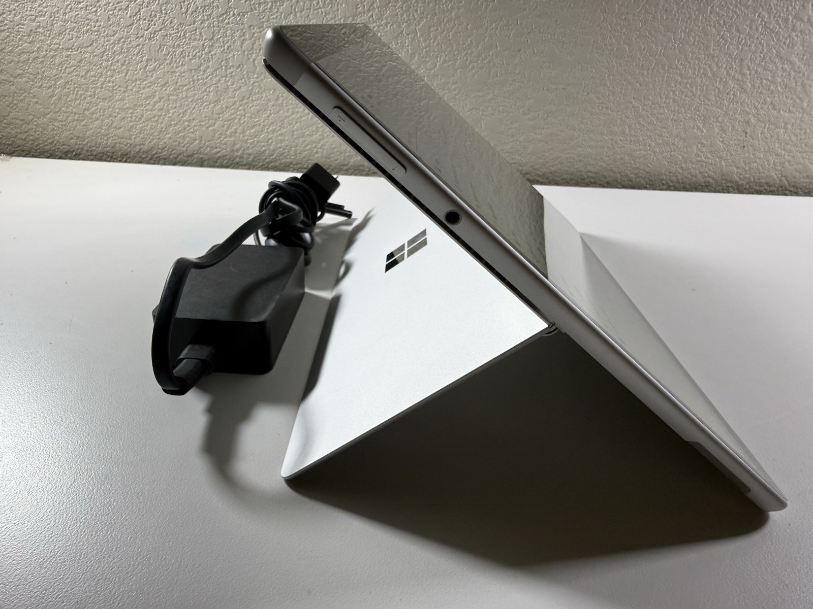 Microsoft Surface Pro 8 (1982) i5-1145G7 – 16GB RAM – 256GB 120Hz – Win 11 Pro