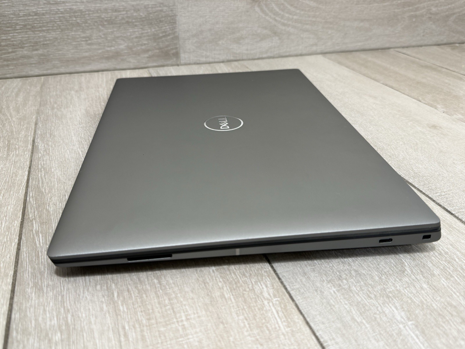 Dell Precision 5690 16 Ultra 7 165H 32GB Ram 512GB SSD RTX 1000 Ada Excellent