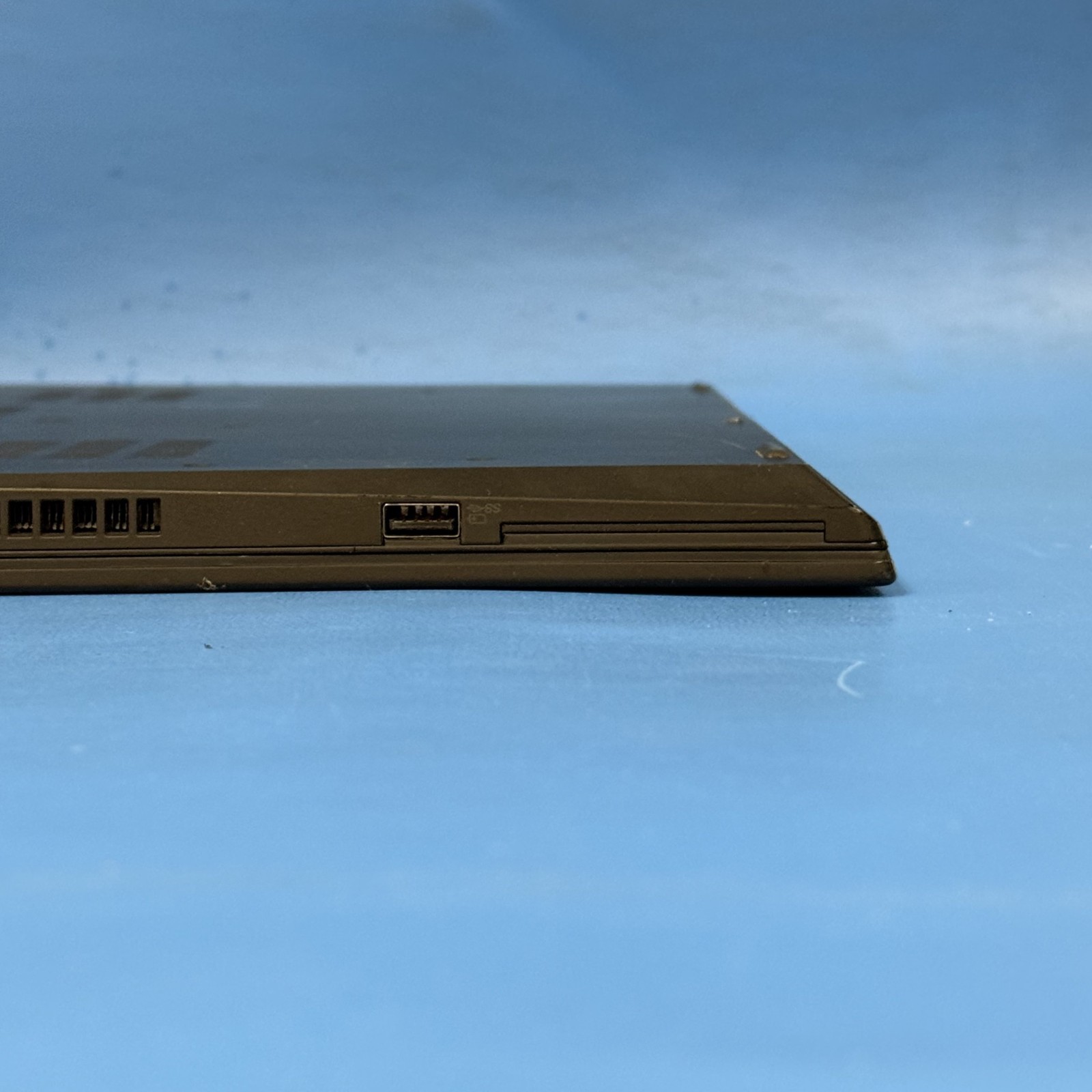 Lenovo ThinkPad P53s, i7-8665U, 16GB RAM, 256GB with 65W A/C Adapter, No OS