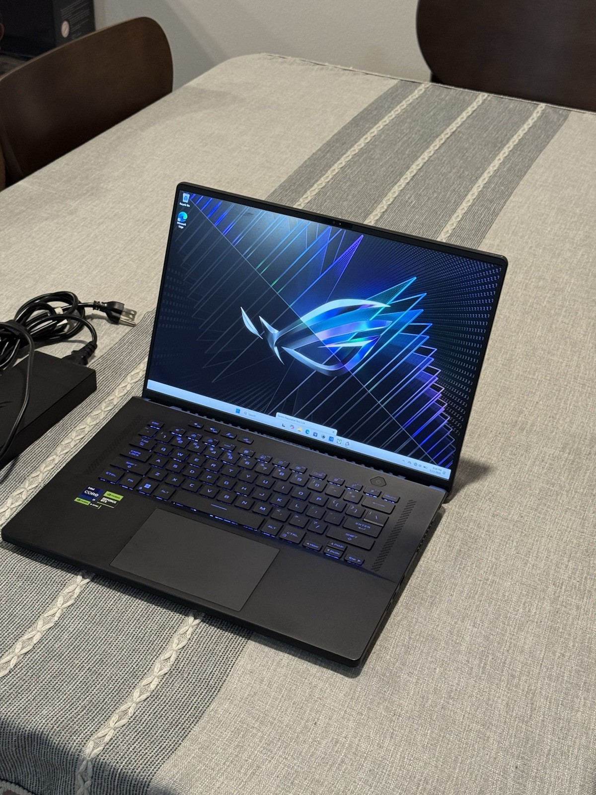 ASUS ROG Zephyrus M16 GU604VI | i9-13900H RTX 4070 32GB RAM 2TB SSD 240Hz