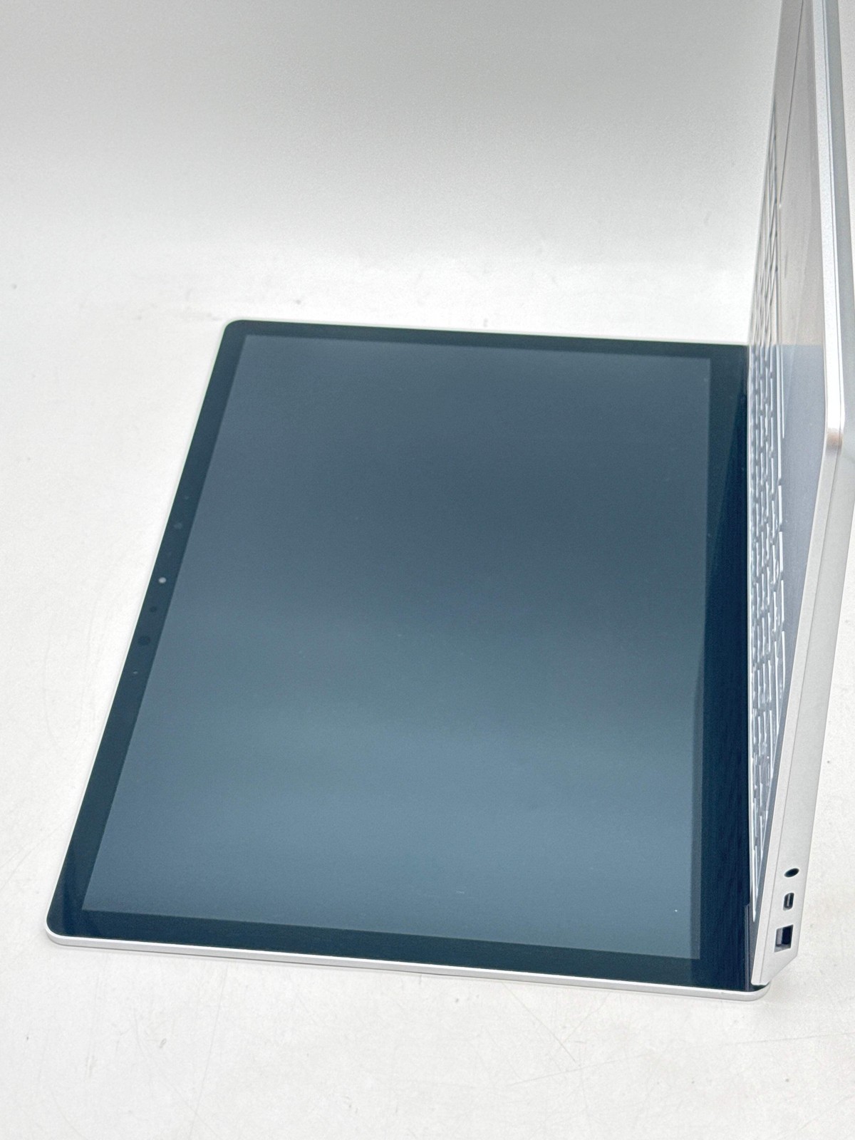 Microsoft Surface Laptop 6 13.5″ Core Ultra 5 135H 8GB 256GB SSD Used