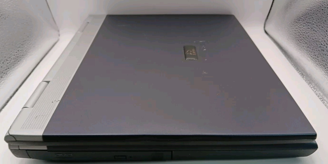 LAM ACY23 Vintage Laptop 15″ Intel Pentium 3 1.20GHz/896MB/1.44/DVD/No Cord/HD