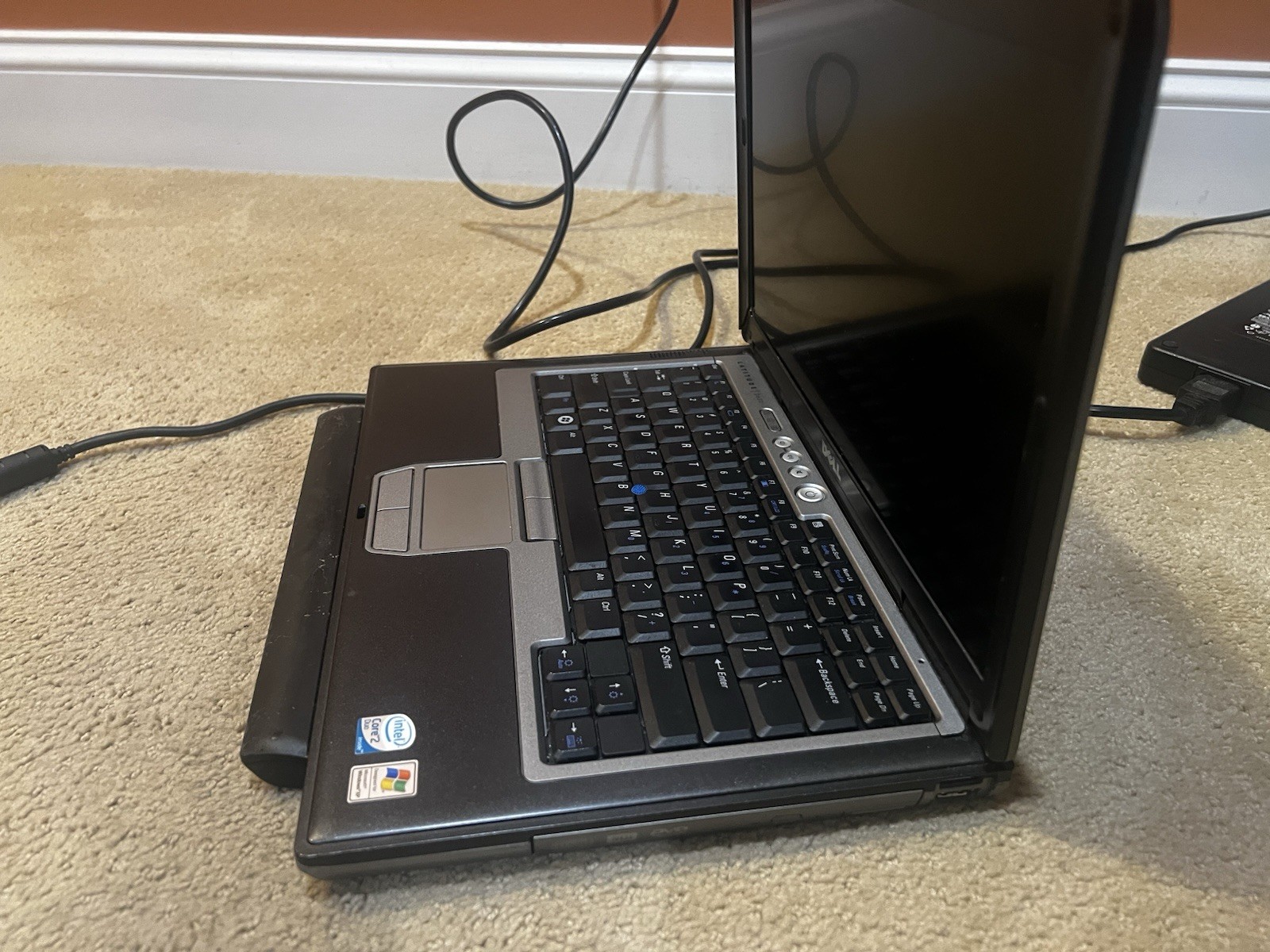 Dell Latitude D630 15″ 1.8GHz 2GB Laptop Needs Battery Hard Drive & Screen Bezel