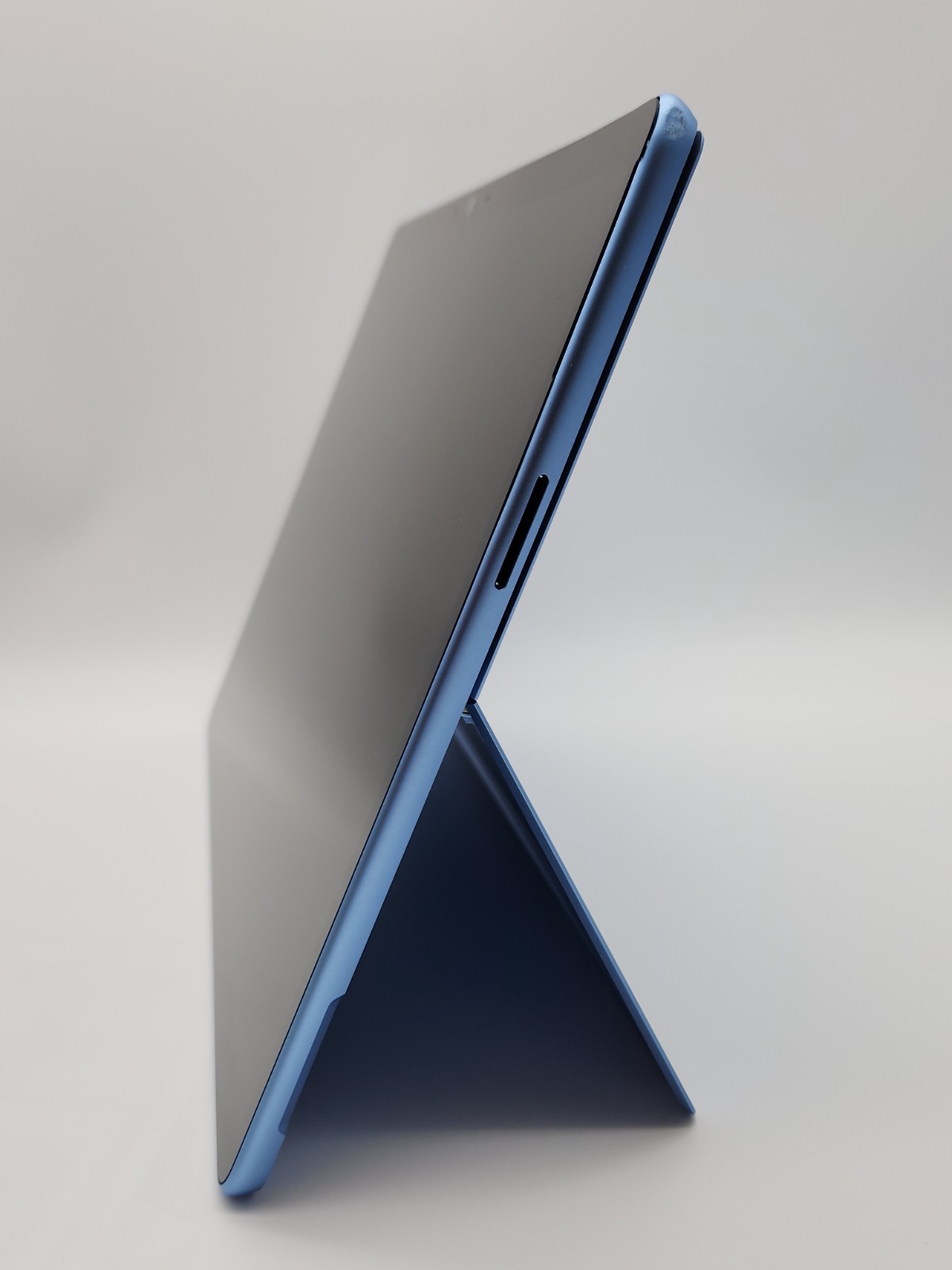 Microsoft Surface Pro 11 13″ Snapdragon X Plus 16/512GB SSD Win 11 pro Sapphire