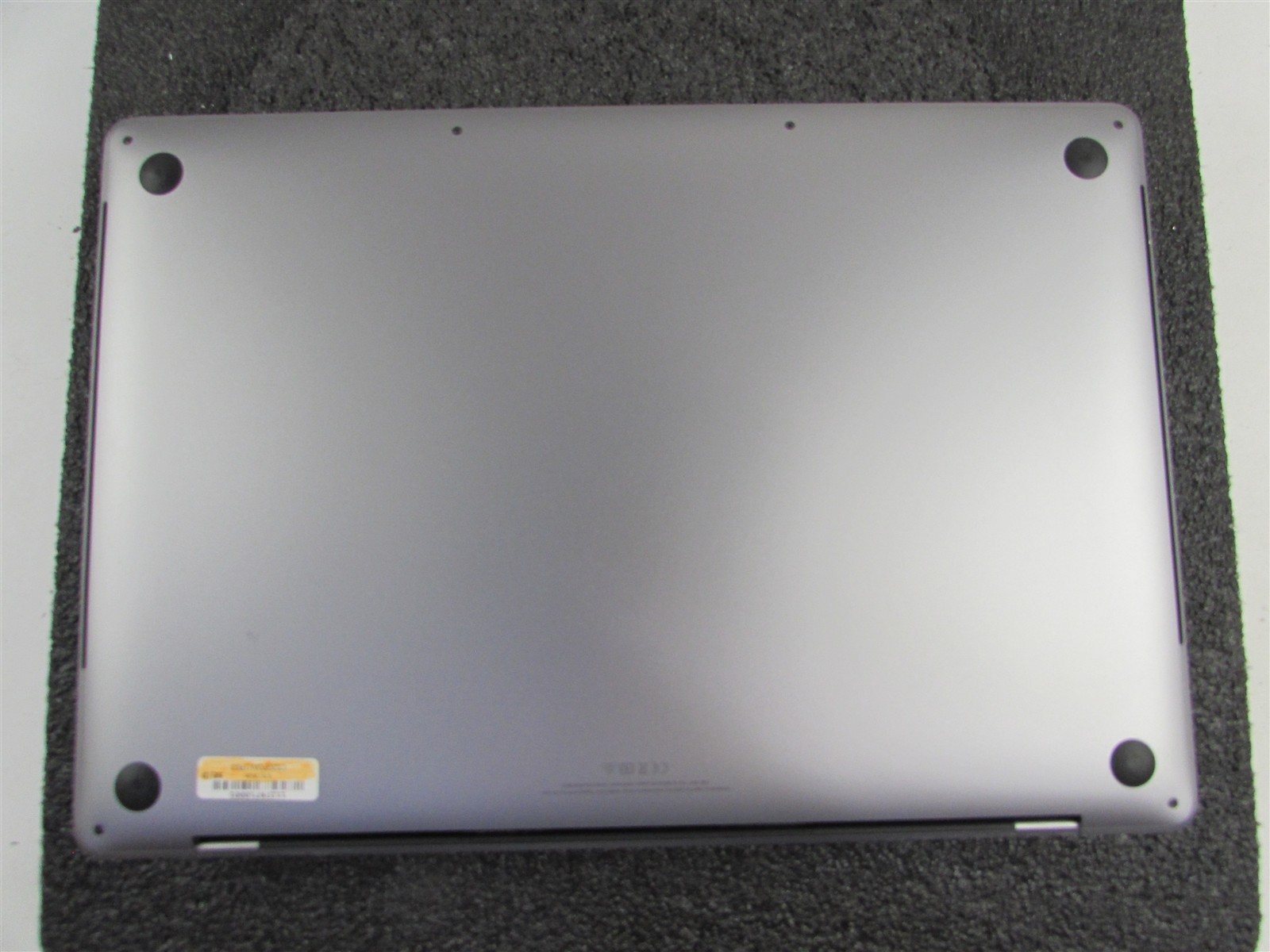 APPLE MACBOOK PRO A2141 3072X1920 I9-9980Hk 1TB SSD 32GB RAM AMD GPU NO O.S
