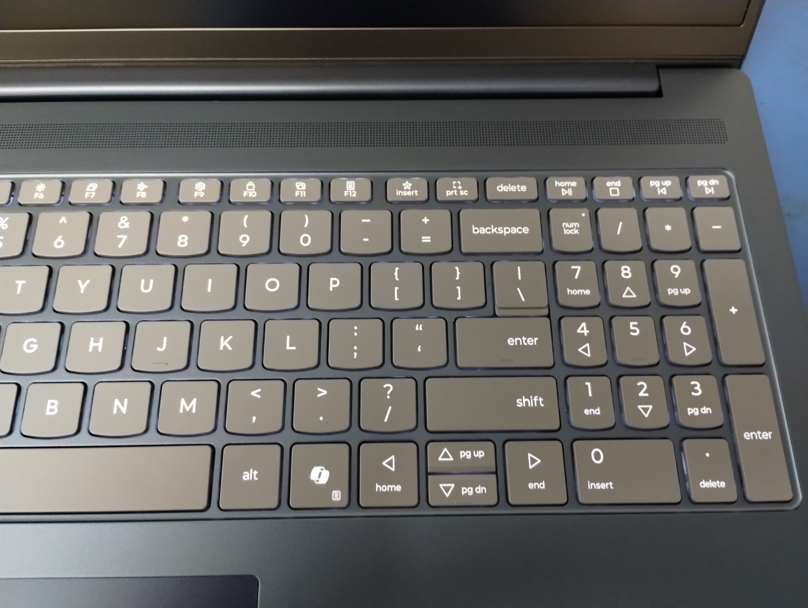 LENOVO IdeaPad Slim 5 16AKP10, AMD Ryzen AI 7 350, 2.00 GHz 16 GB RAM, 1 TB NVMe