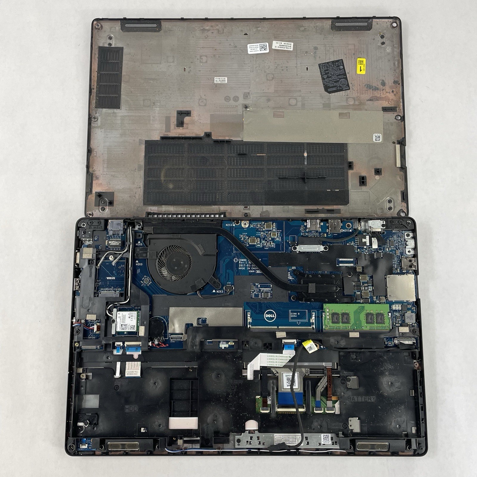 Dell Latitude 5580 15.6″ i5-7300U 2.60 GHz 8 GB RAM No SSD/OS/Batt – Bad Corner