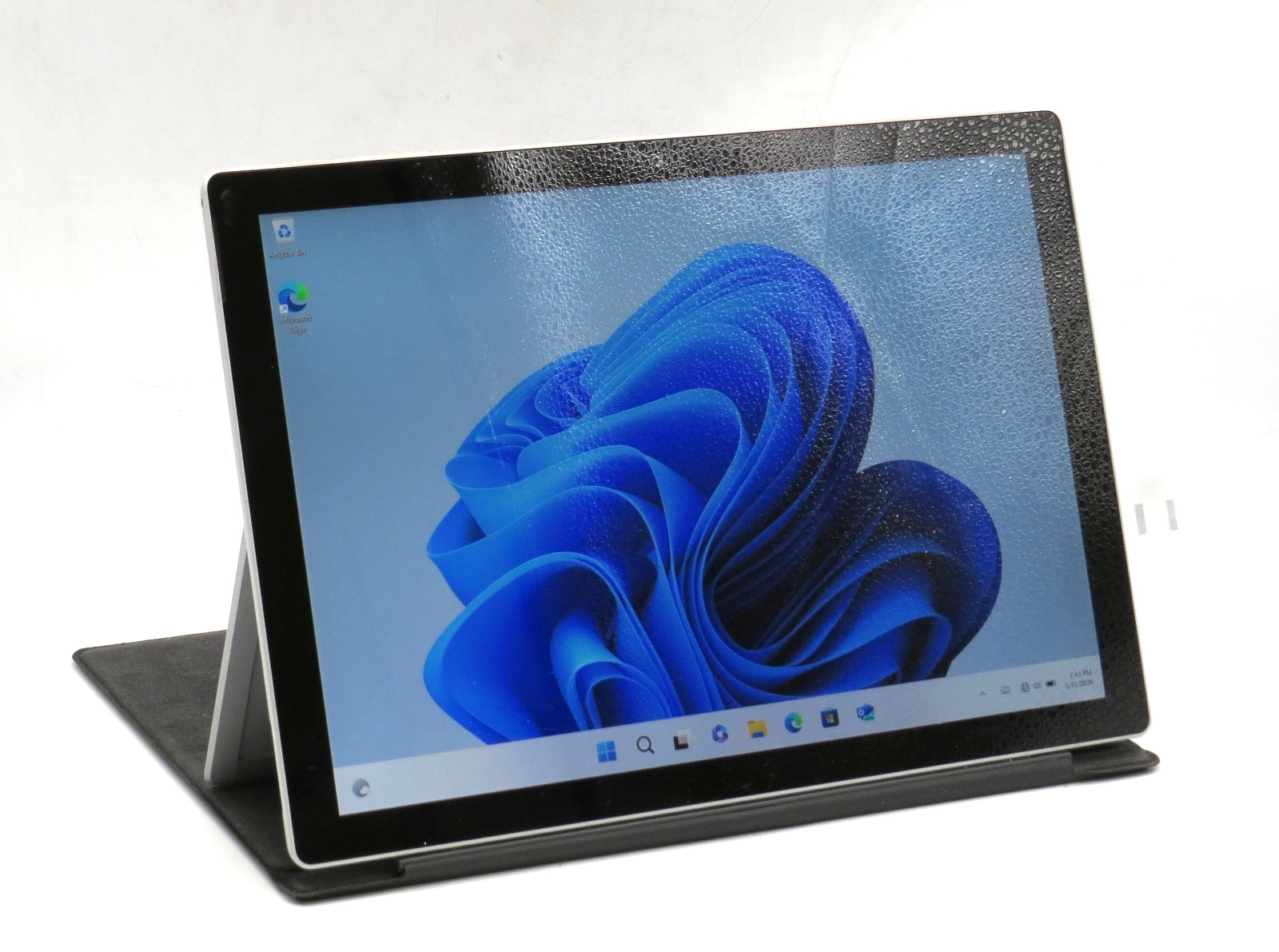 Microsoft Surface Pro 7+ 12″ Touch i5-1135G7 256GB HDD 8GB RAM Win11 w/AC