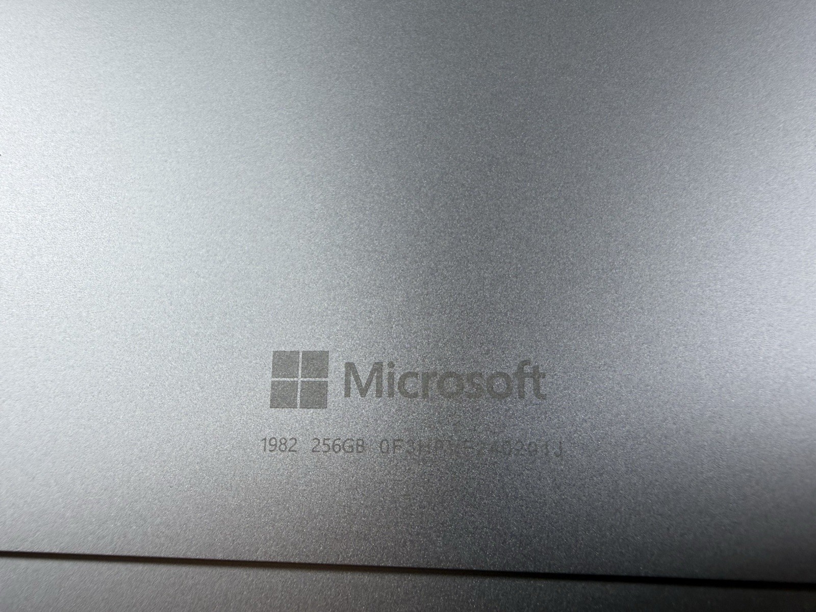 Microsoft Surface Pro 8 (1982) i5-1145G7 – 16GB RAM – 256GB 120Hz – Win 11 Pro