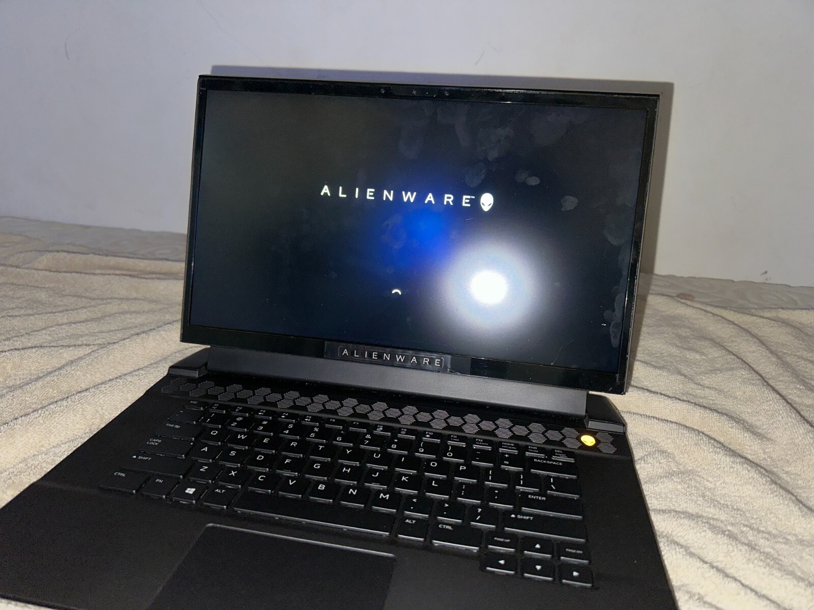 Alienware M15 R2 15.6″ (512GB SSD, Intel Core i7 9th Gen. 4.50GHz, 16GB) Laptop