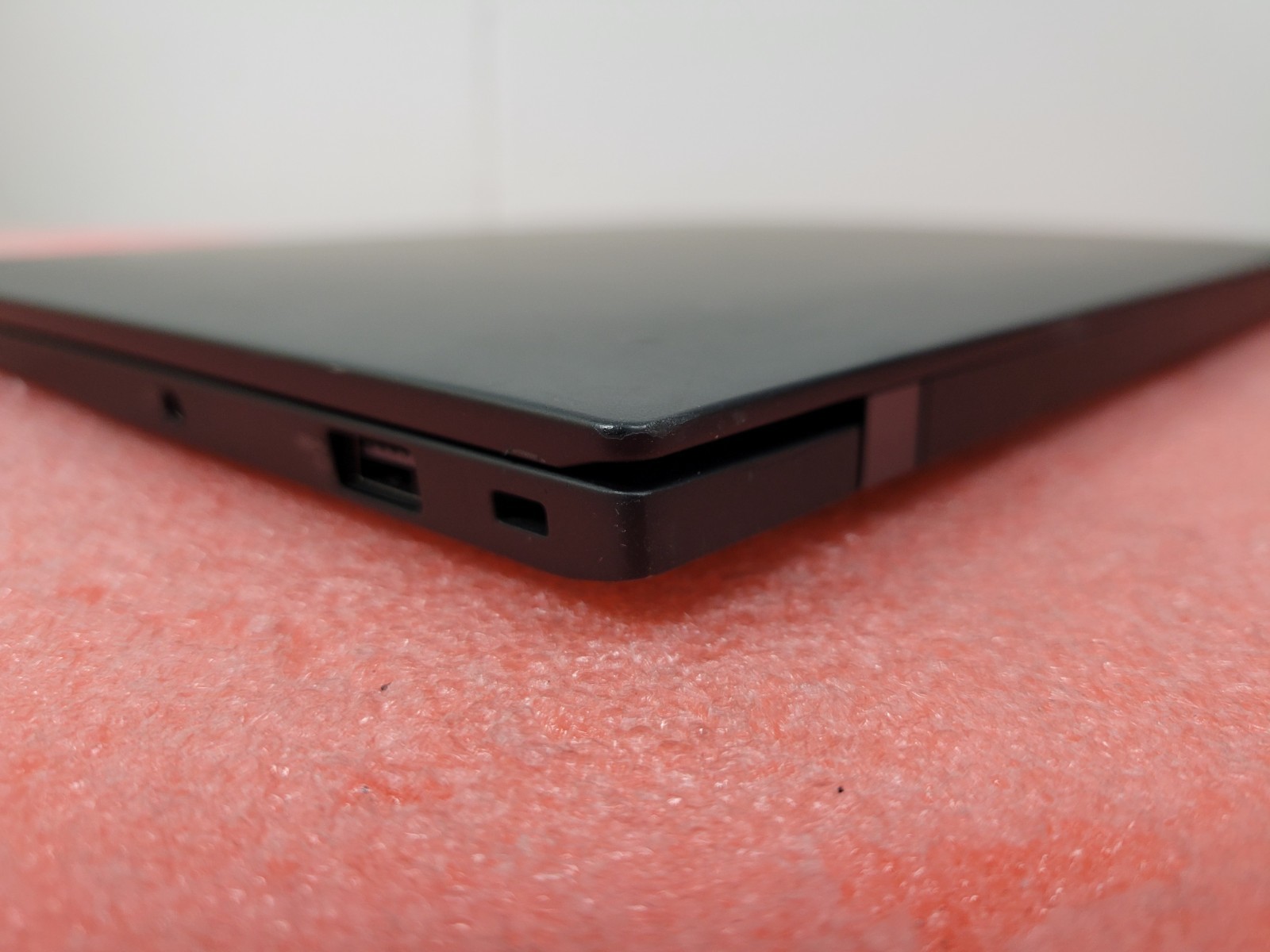 Lenovo ThinkPad X1 Carbon Gen 10 14″ i7-1270P 16GB RAM 512GB SSD | C973
