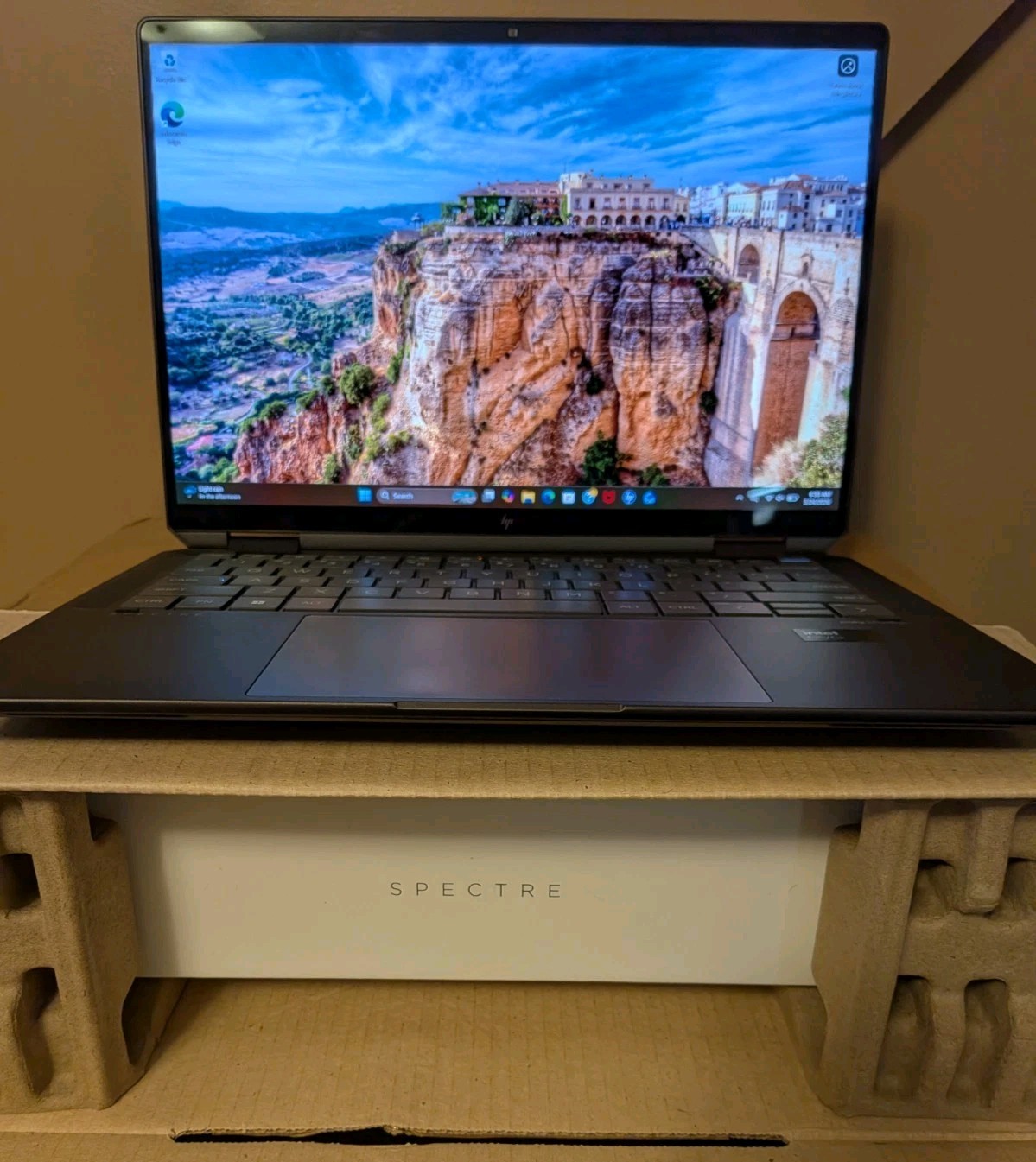 HP Spectre x360 2-in-1 14″ 2.8K OLED Touch Ultra 7 155H 32GB 1TB SSD – Excellent