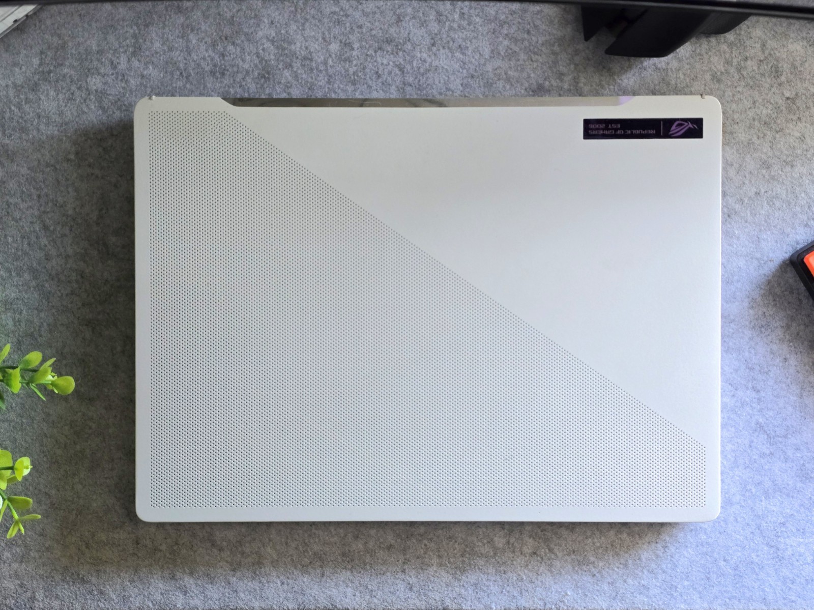 ASUS ROG Zephyrus G14 | Ryzen 9 + RX 6700S | 14″ 120Hz, 16GB RAM (NOT WORKING)