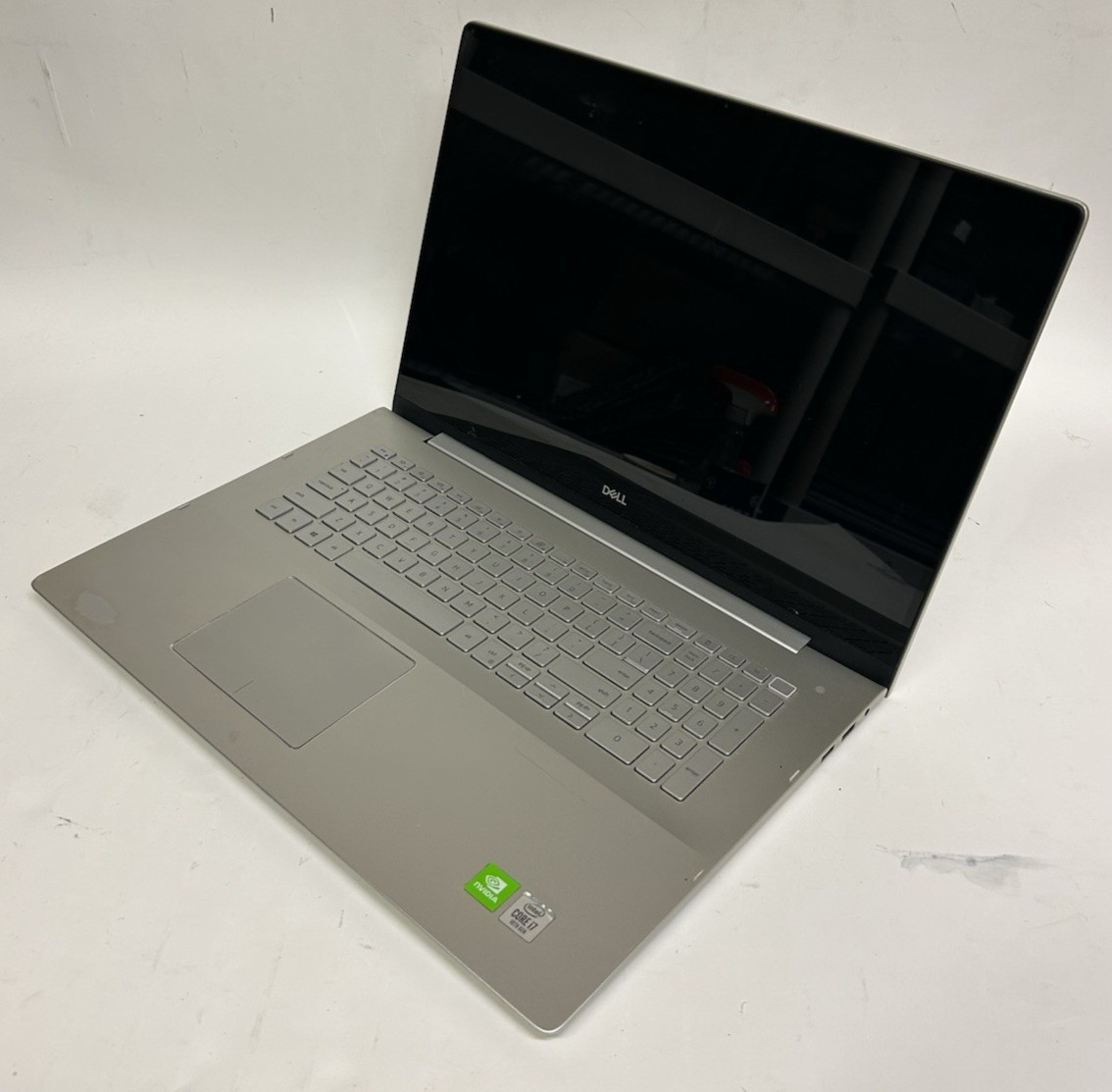 Dell Inspiron 7791 17.3″ i7-10510U @1.8GHz – NO RAM / SSD – GeForce MX250 – READ